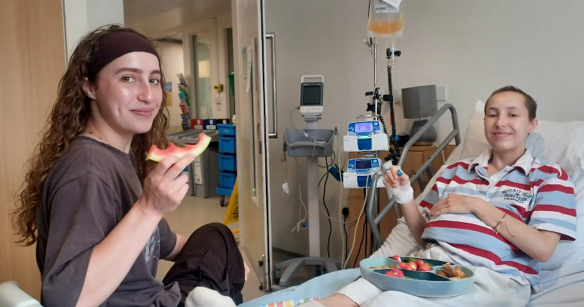 24-Year-Old Woman Dies Just One Month After Terminal Cancer Diagnosis, Leaving Her Twin Sister Heartbroken
