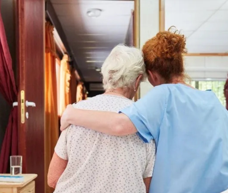 End-of-Life Nurse Reveals the Subtle Clues That May Appear Months Before Death